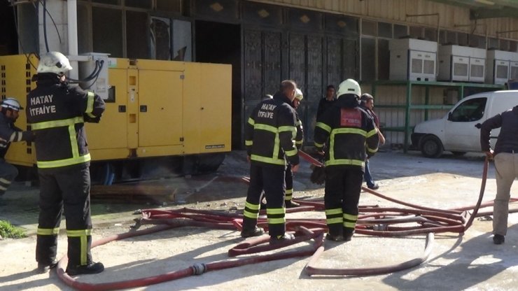 Hatay’da gıda deposunda yangın