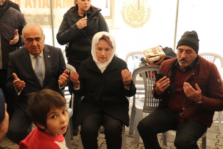 Meral Akşener’den depremde ölenlerin yakınlarına taziye ziyareti