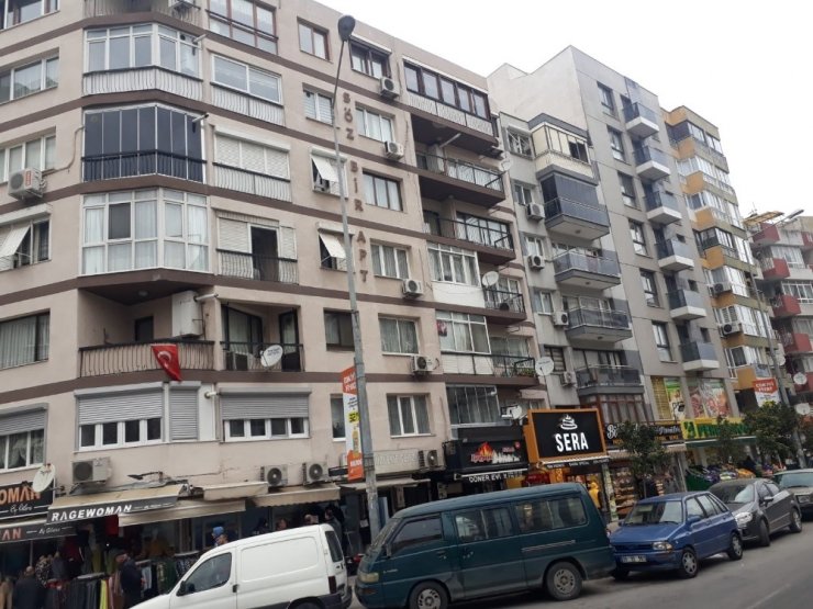 Balkondan düşen yaşlı adam hayatını kaybetti
