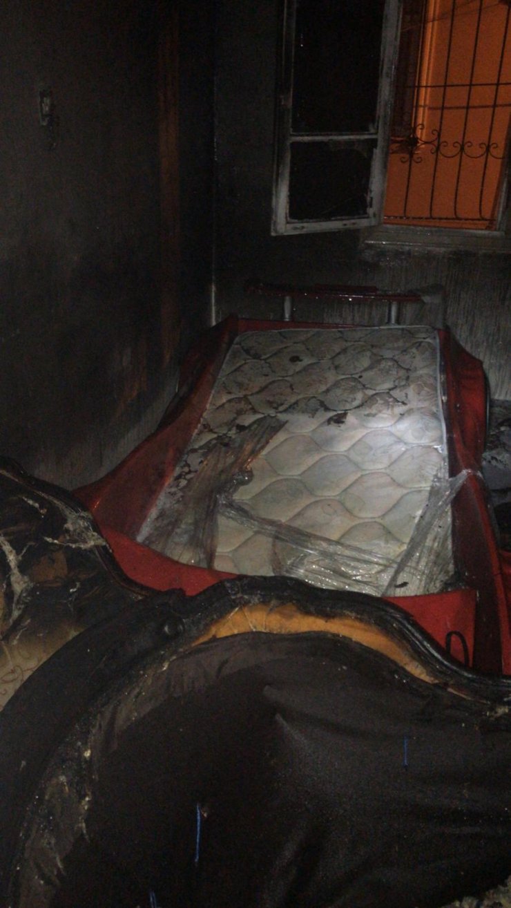 Mersin'de evde çıkan yangında bir kişi öldü