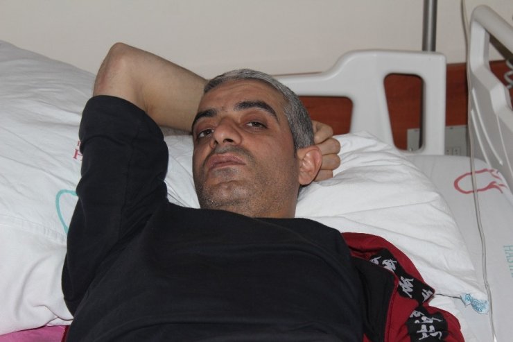 Depremden korktu 2’nci kattan atladı, bacaklarını ve belini kırdı
