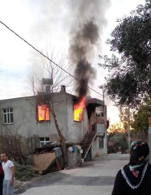 Sobadan çıkan kıvılcım evi yaktı