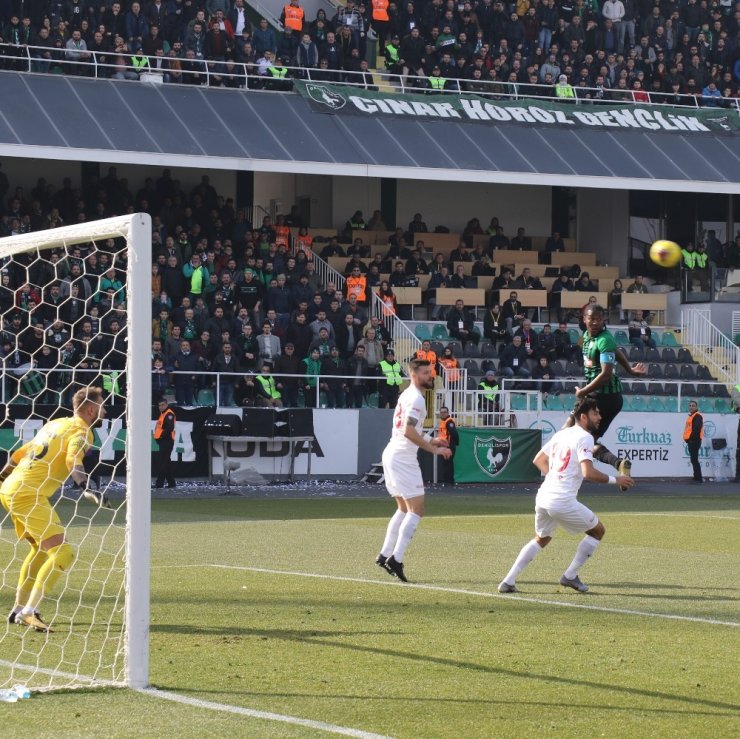Süper Lig: Denizlispor:0 - Antalyaspor: 2 (İlk Yarı)