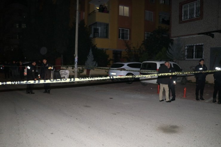 Yeğenlerine sokak ortasında kurşun yağdırdı: 2 yaralı