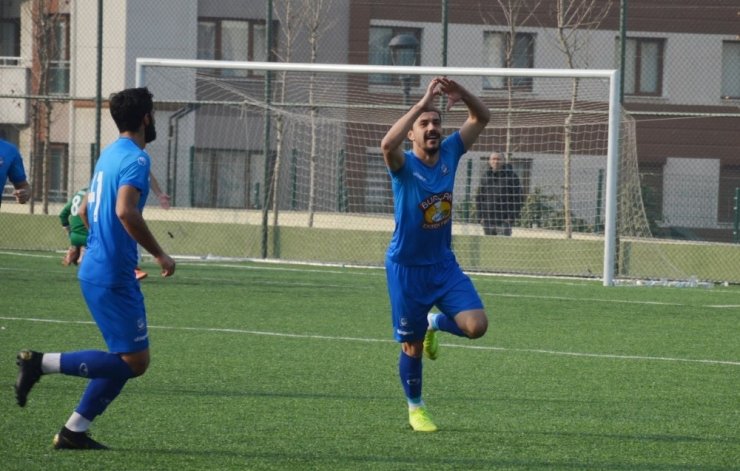 Yunusemre Belediyespor zirve takibini sürdürdü