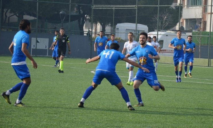 Yunusemre Belediyespor zirve takibini sürdürdü