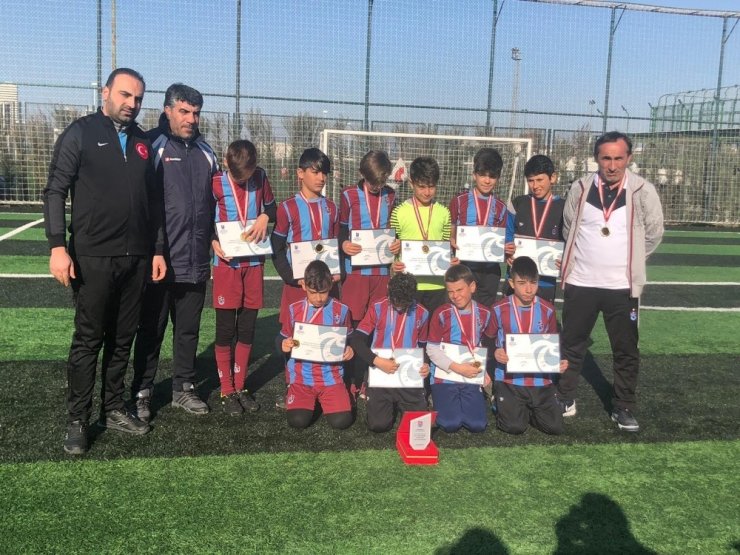 Turnuvanın Şampiyonu Oltu Trabzonspor Futbol Okulu