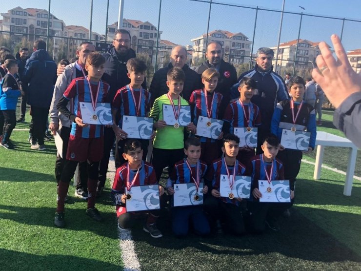 Turnuvanın Şampiyonu Oltu Trabzonspor Futbol Okulu