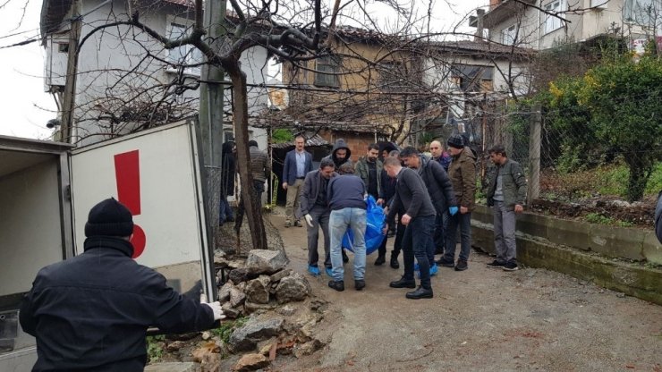 Baltayla öldürdü, tutuksuz yargılanmak istedi