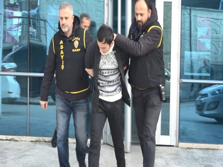Silah ve bıçakla market çalışanlarını gasp eden zanlı tutuklandı
