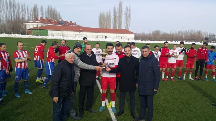 Çavdarhisarspor şampiyonluk kupasını aldı