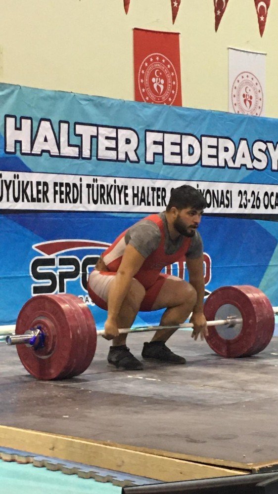Denizlili halterci 3 ayrı kategoride Gençler Türkiye rekoru kırdı