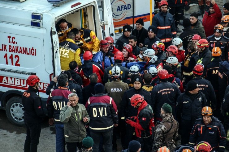 Elazığ’da çöken Dilek Apartmanında kurtarma çalışmaları tamamlandı