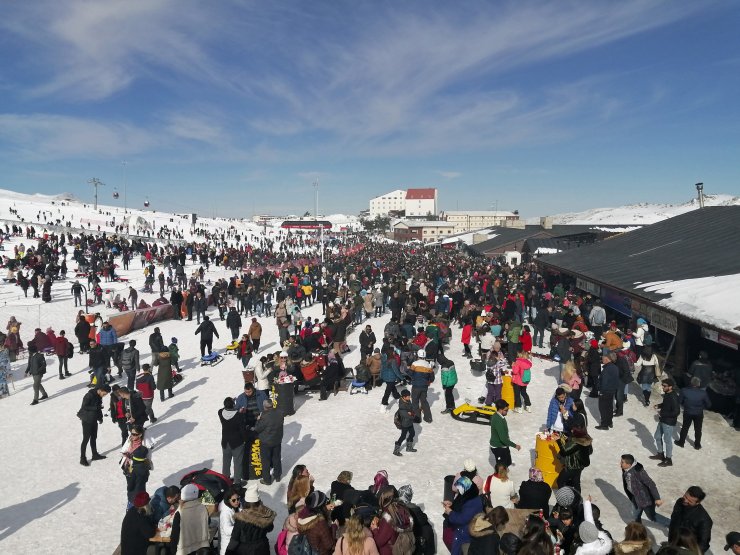 Erciyes hafta sonunda 120 bin kişiyi ağırladı