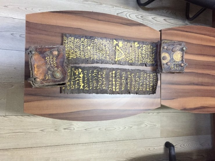Polise satarken suçüstü yakalandı