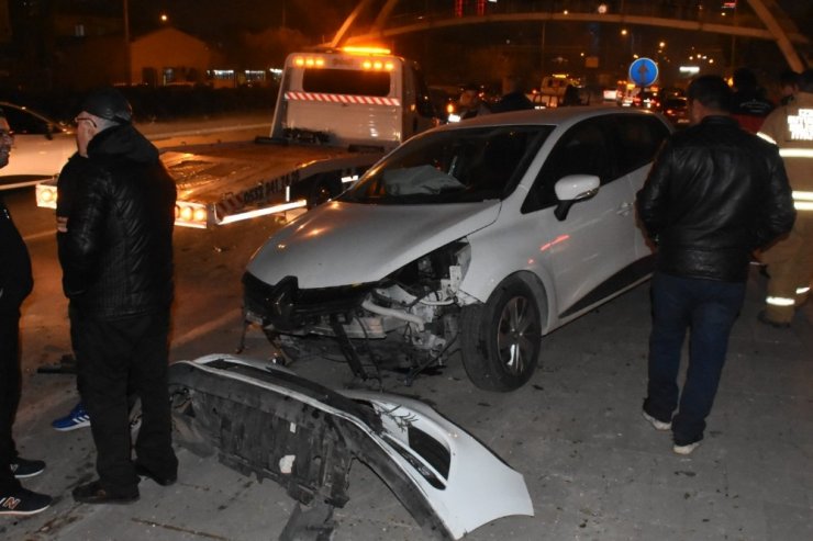İzmir’de zincirleme kaza: 2’si ağır 3 yaralı