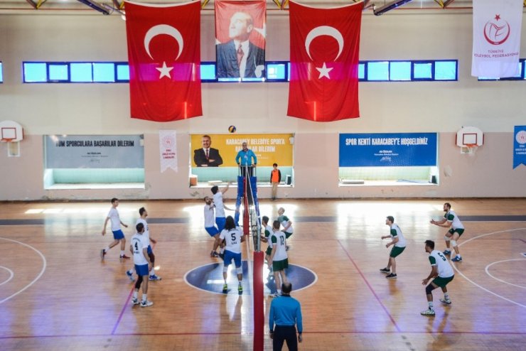 Karacabey Belediyespor hem yeşil sahada hem de salonda dolu dizgin