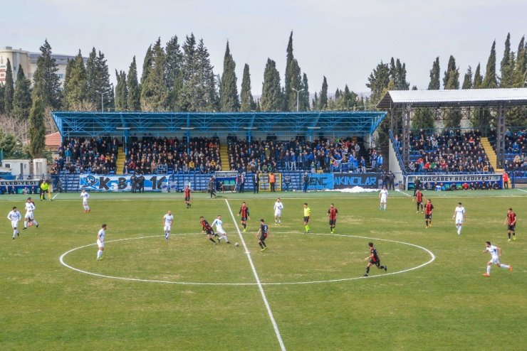 Karacabey Belediyespor hem yeşil sahada hem de salonda dolu dizgin