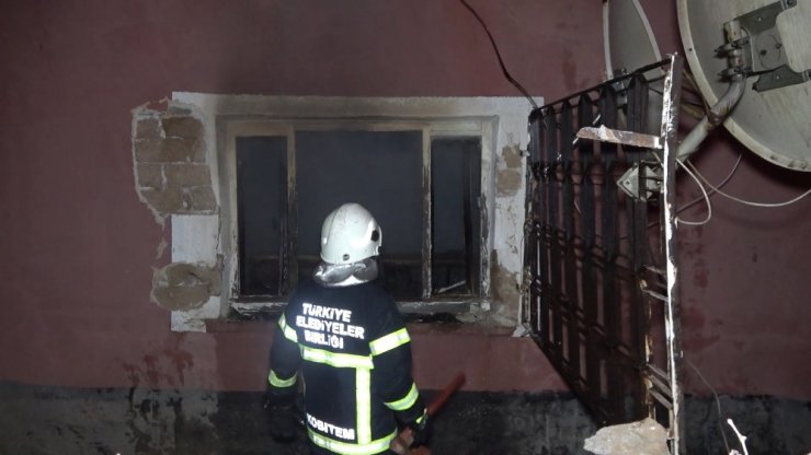 Devriye atan bekçilerin fak ettiği yangın büyümeden söndürüldü