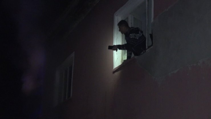 Devriye atan bekçilerin fak ettiği yangın büyümeden söndürüldü