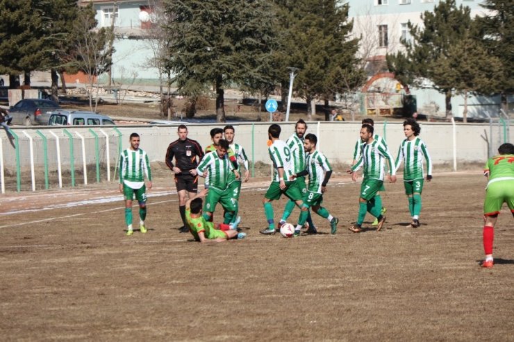 Amatör maçta 11 sarı 2 kırmızı kart çıktı