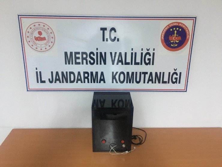 Mersin’de sendika binasına kumar operasyonu