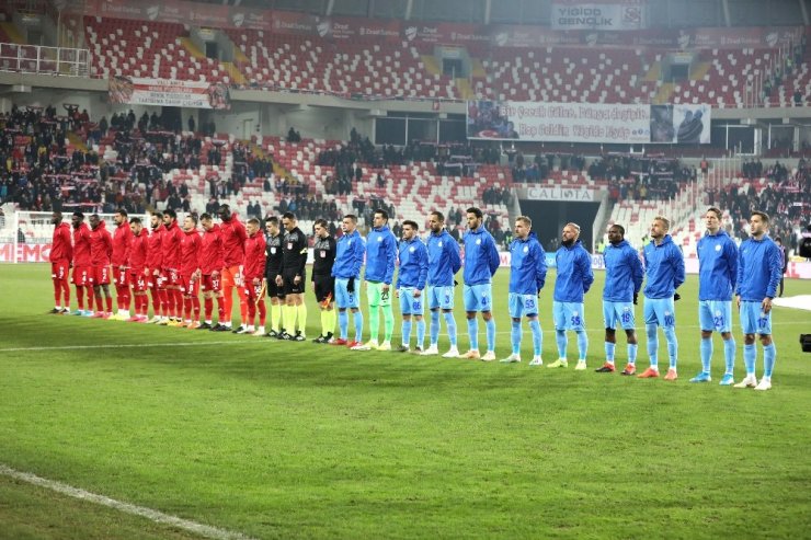 Süper Lig: D.G. Sivasspor: 0 - Çaykur Rizespor: 0 (İlk yarı)