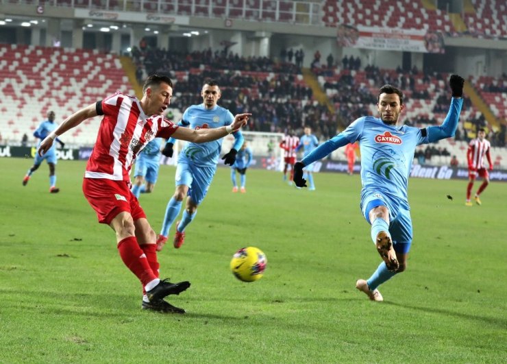 Süper Lig: D.G. Sivasspor: 0 - Çaykur Rizespor: 0 (İlk yarı)