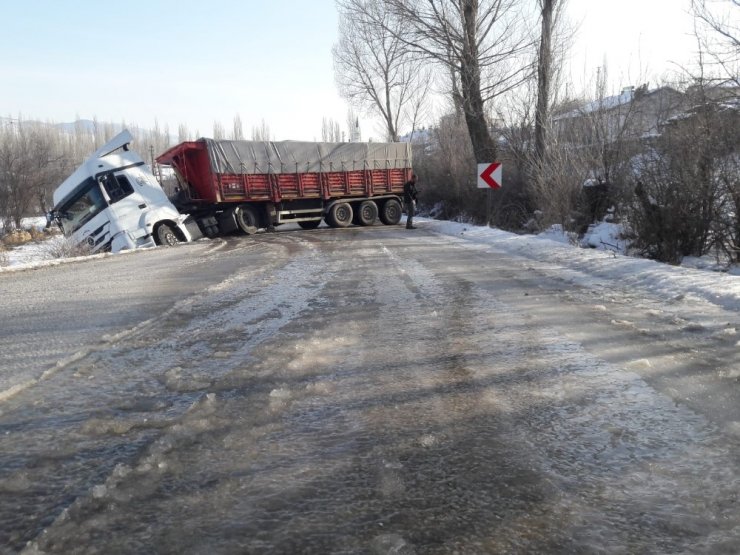 Tokat’ta buzlanma kazalara neden oldu
