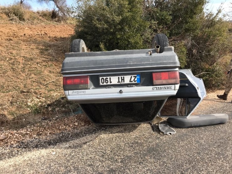 Otomobil takla attı: 3 yaralı
