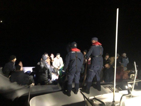 Kuşadası’nda 2 ayrı operasyonda 109 düzensiz göçmen yakalandı