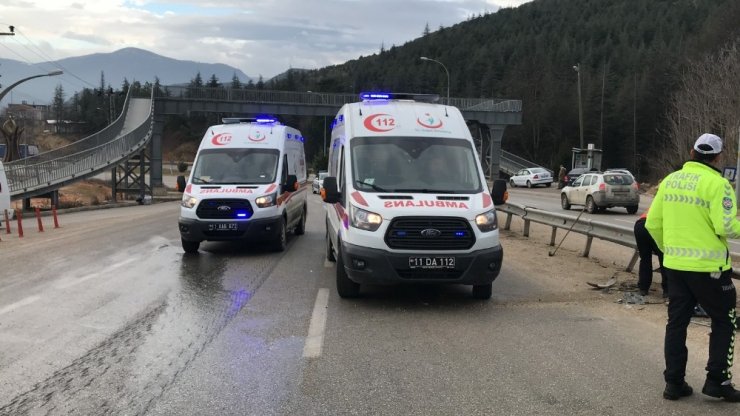 Bilecik’te meydana gelen trafik kazasında 1’i çocuk 2 kişi yaralandı