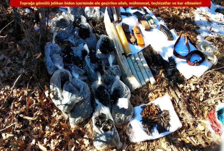 Diyarbakır’da teröristlerin inleri imha edildi