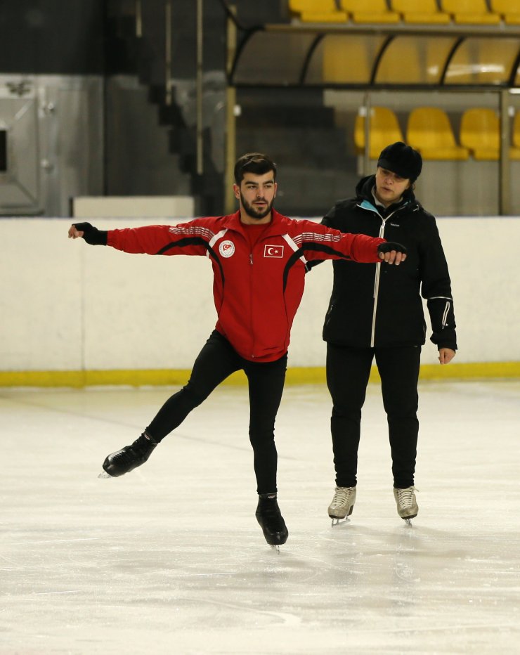 Engelini buz pistinde dans ederek aştı