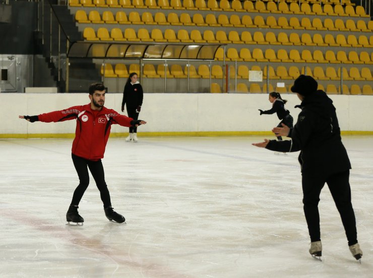 Engelini buz pistinde dans ederek aştı
