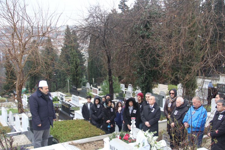 Ferdi Özbeğen vefatının 7. yılında mezarı başında anıldı