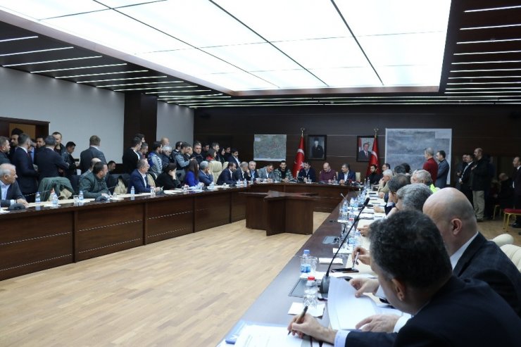 Bakan Kasapoğlu ve milli futbolcular destek için Elazığ’da