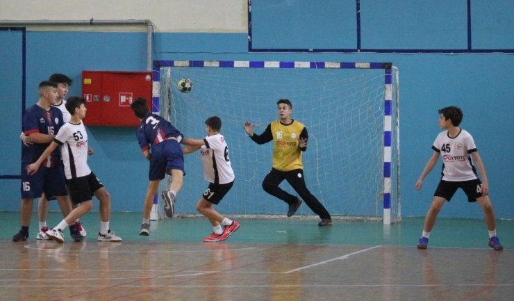 Hentbol heyecanı Manisa’da başladı