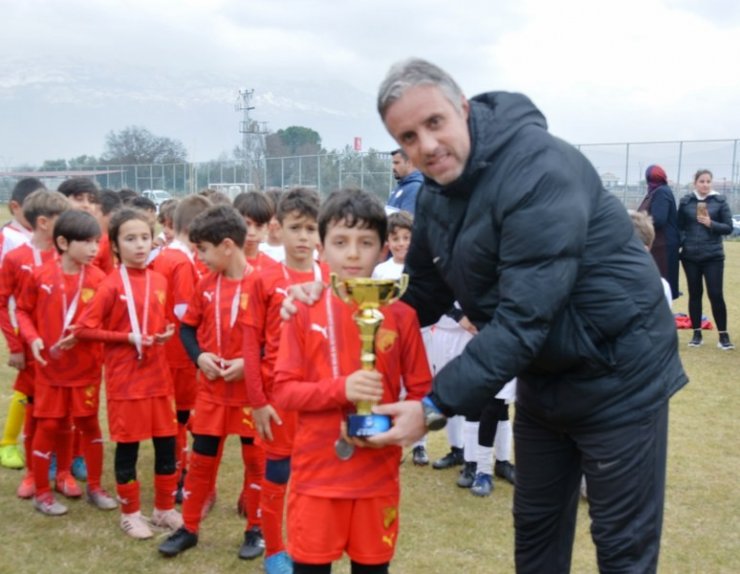 Yunusemre’de 4. Geleneksel Minikler Futbol Turnuvası başladı