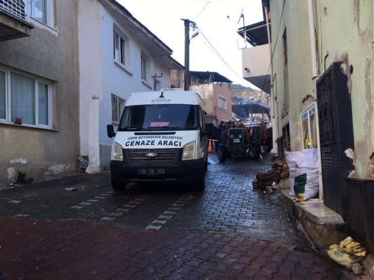Çatıya çıkan adam ayağının kayması sonucu düşüp öldü