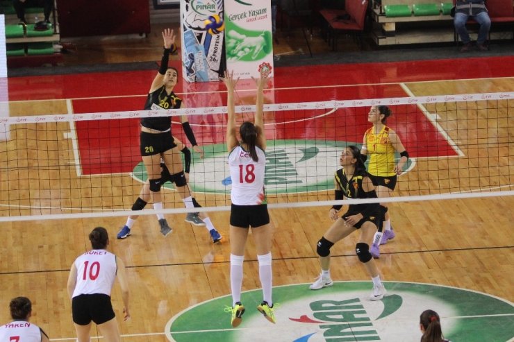 Kadınlar Voleybol 1. Ligi: Karşıyaka: 3 - Göztepe: 0