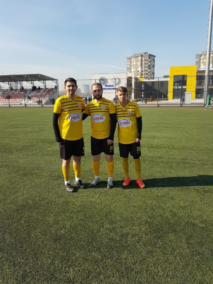 Öğretmen ve öğrencileri aynı takımda