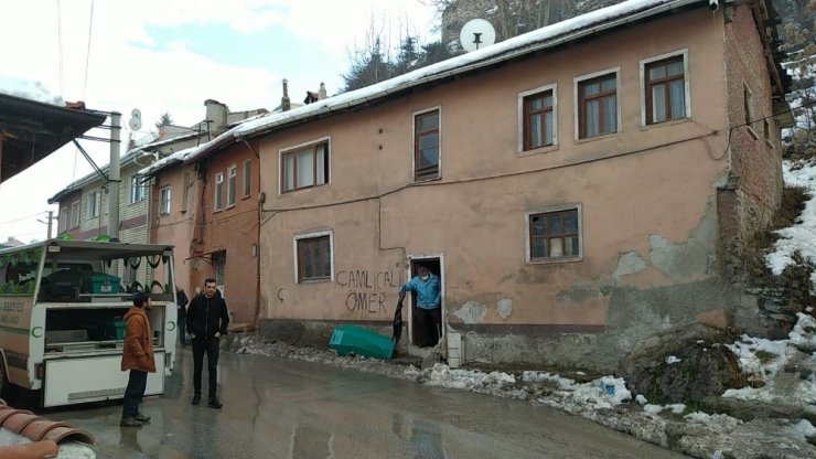 Kütahya’da vücudunun bir kısmını köpeklerin yediği ceset bulundu