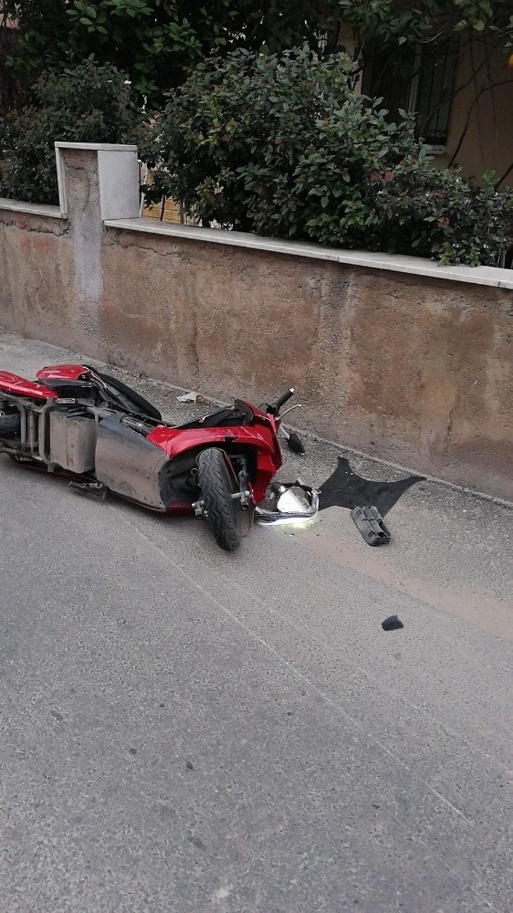 Elektrikli bisikletteki 2 kişi yaralandı