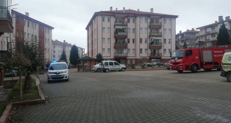 Tavşanlı’da site içerisinde yangın büyümeden söndürüldü