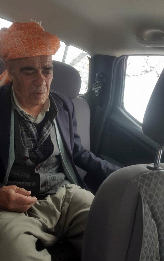 Kar yolları kapattı, 112 ekipleri hastaya ulaşmak için seferber oldu