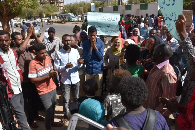 Sudan Dışişleri Bakanlığı önünde BAE karşıtı gösteri düzenlendi