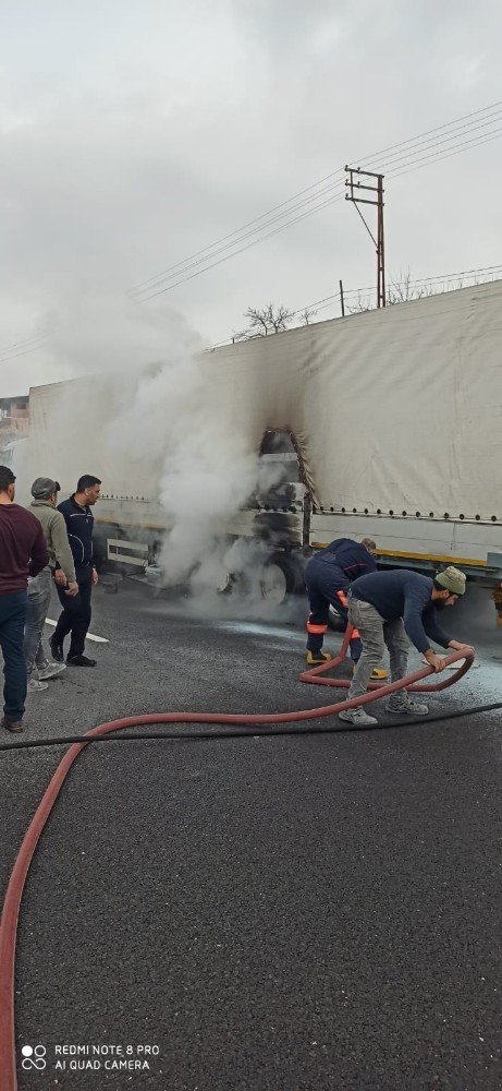 Tır yangını söndürüldü