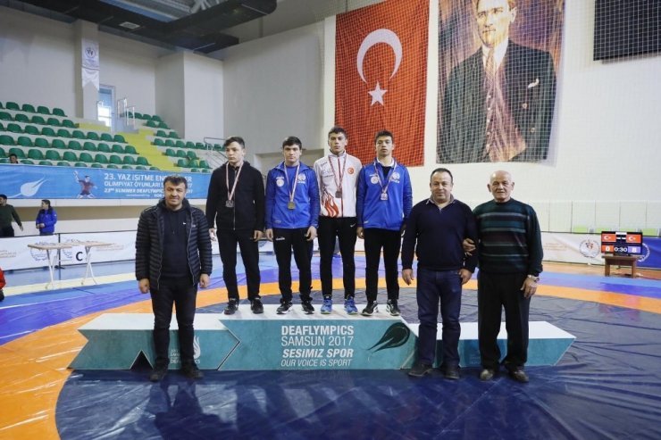 Kayserili Pehlivanlar Samsun’dan madalyalarla döndü