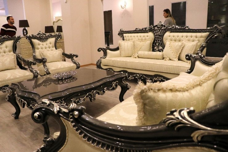 Kral ve prenslerin mobilyaları Adana’dan